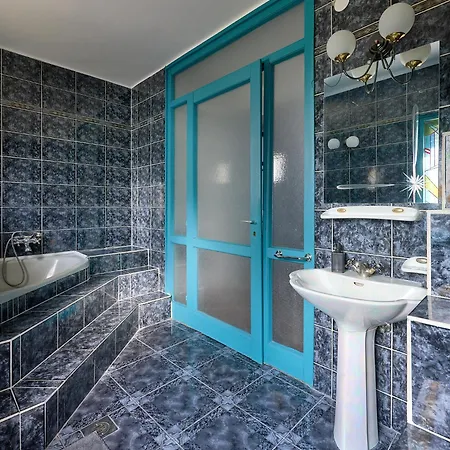 Buekfuerdo Zrinyi 9 Apartmanhaz, Buekfalva Bük