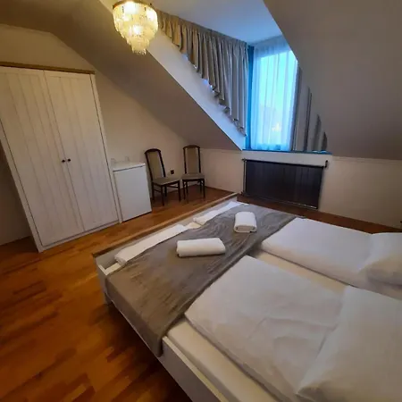 Buekfuerdo Zrinyi 9 Apartmanhaz, Buekfalva 아파트 *